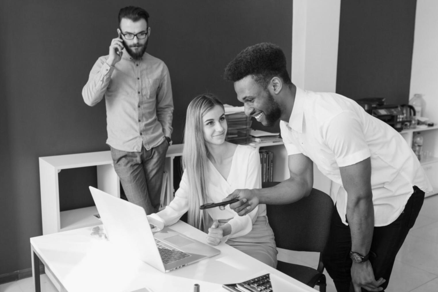 Séance d'analyse financière interactive avec documents et graphiques